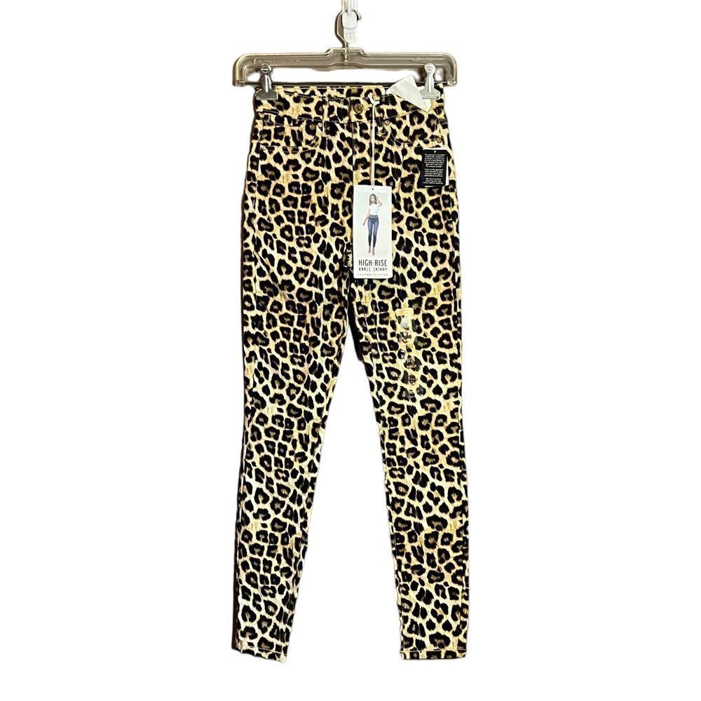 NWT! Celebrityโ pink high riseโankle patterned pants